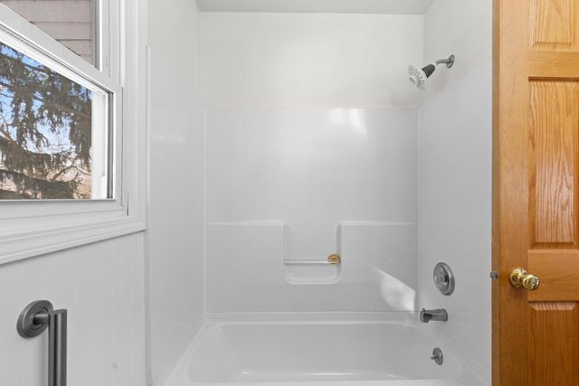 139 Debbie COURT, Waukesha, WI 53189