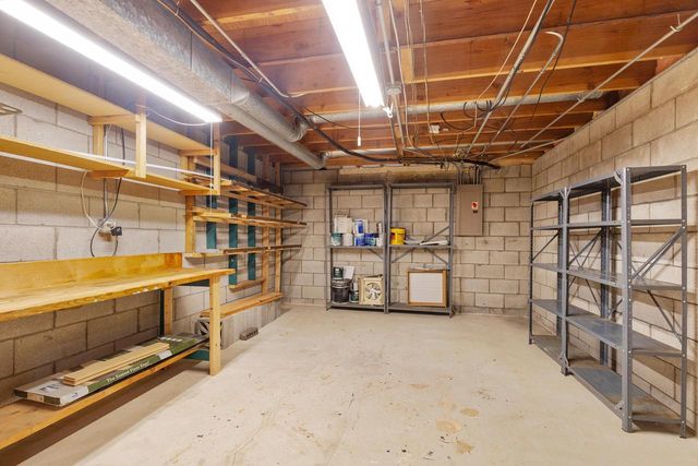 139 Debbie COURT, Waukesha, WI 53189