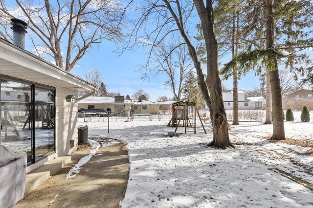 139 Debbie COURT, Waukesha, WI 53189