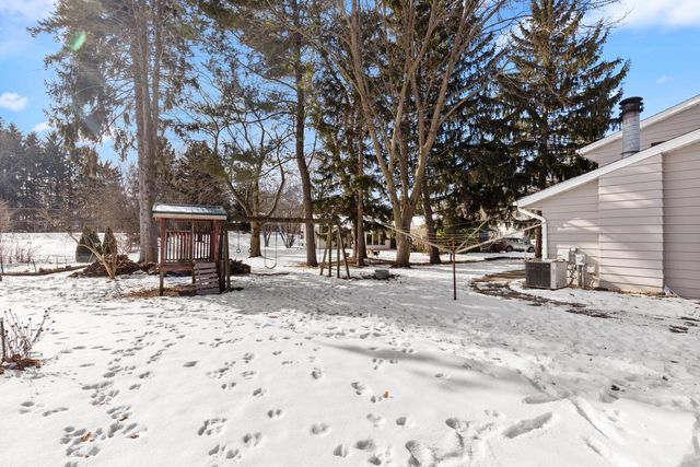 139 Debbie COURT, Waukesha, WI 53189
