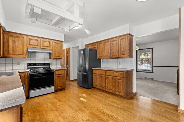 139 Debbie COURT, Waukesha, WI 53189