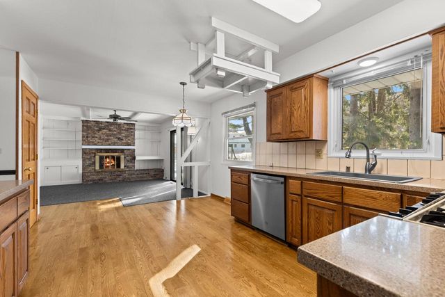 139 Debbie COURT, Waukesha, WI 53189