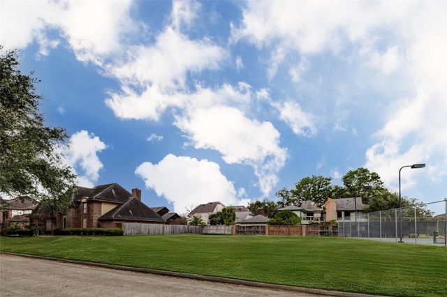 8210 Fawn Terrace Drive, Houston, TX 77071