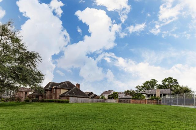 8210 Fawn Terrace Drive, Houston, TX 77071