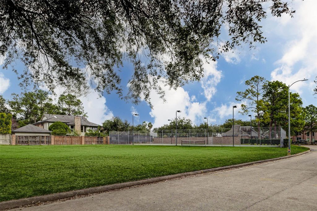 8210 Fawn Terrace Drive, Houston, TX 77071