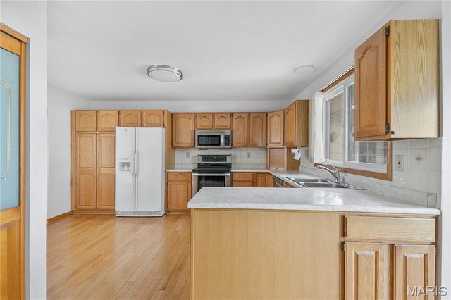 15575 Clover Ridge Drive, Chesterfield, MO 63017