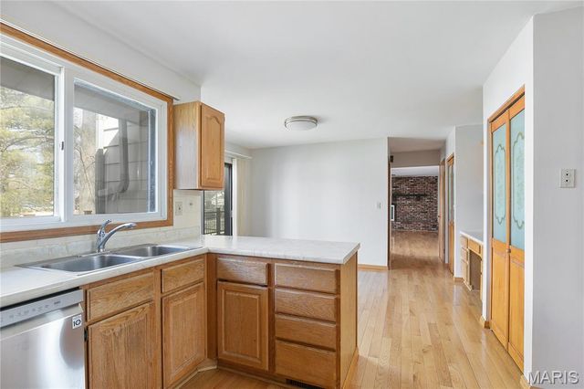 15575 Clover Ridge Drive, Chesterfield, MO 63017