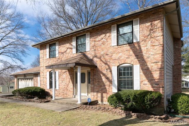 15575 Clover Ridge Drive, Chesterfield, MO 63017