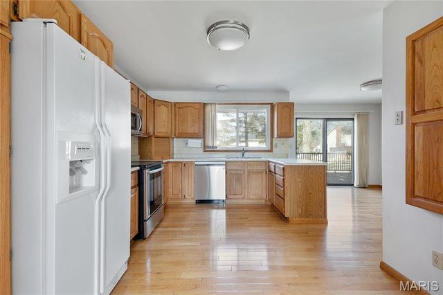 15575 Clover Ridge Drive, Chesterfield, MO 63017