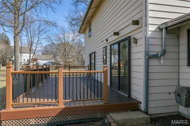 15575 Clover Ridge Drive, Chesterfield, MO 63017