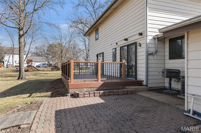 15575 Clover Ridge Drive, Chesterfield, MO 63017