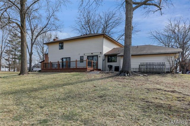 15575 Clover Ridge Drive, Chesterfield, MO 63017