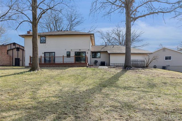 15575 Clover Ridge Drive, Chesterfield, MO 63017