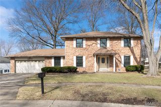 15575 Clover Ridge Drive, Chesterfield, MO 63017