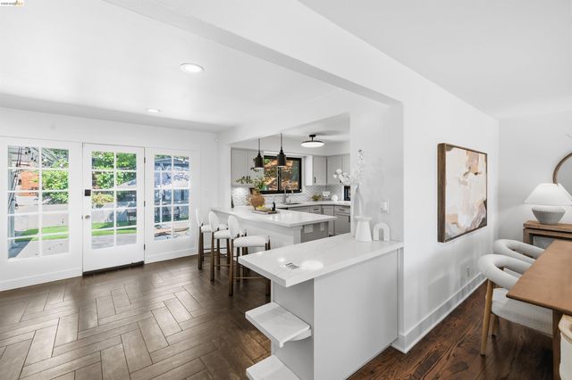 5696 Colton Blvd, Oakland, CA 94611