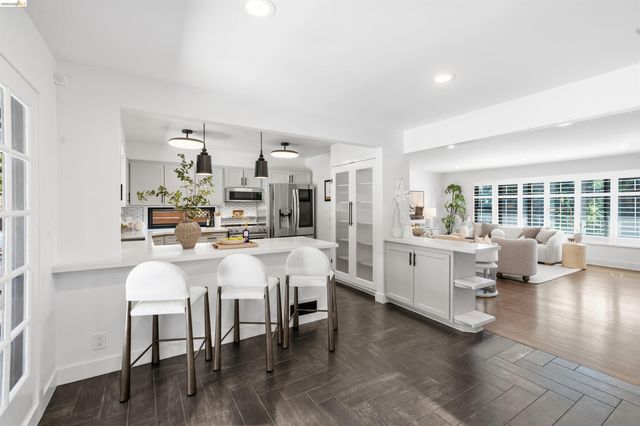 5696 Colton Blvd, Oakland, CA 94611