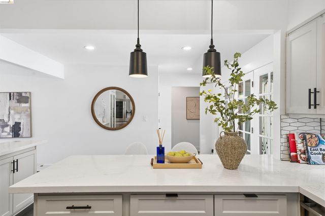 5696 Colton Blvd, Oakland, CA 94611