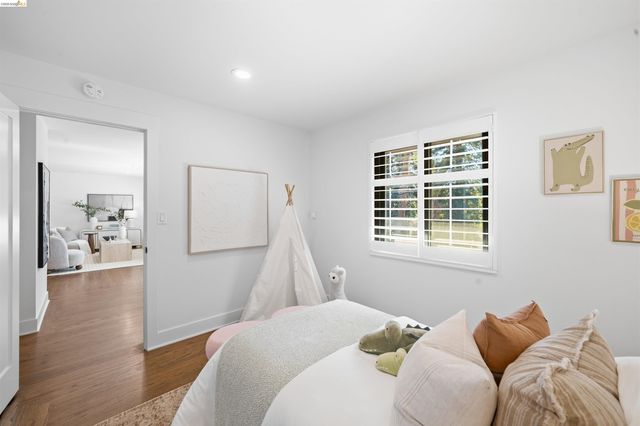 5696 Colton Blvd, Oakland, CA 94611