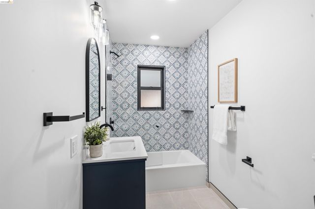 5696 Colton Blvd, Oakland, CA 94611