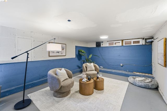 5696 Colton Blvd, Oakland, CA 94611