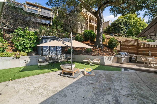 5696 Colton Blvd, Oakland, CA 94611