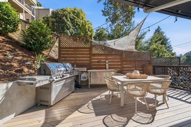 5696 Colton Blvd, Oakland, CA 94611