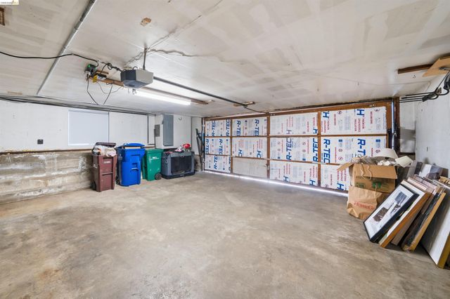 5696 Colton Blvd, Oakland, CA 94611