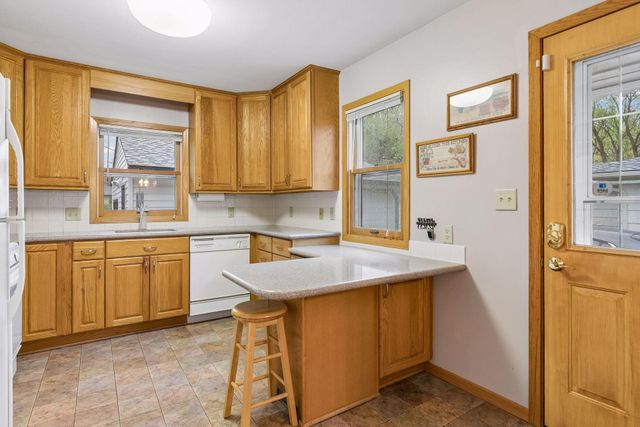 2700 W 84th Street, Bloomington, MN 55431