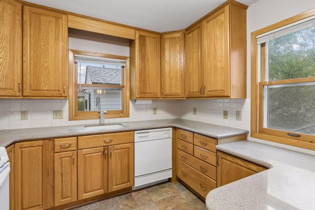 2700 W 84th Street, Bloomington, MN 55431