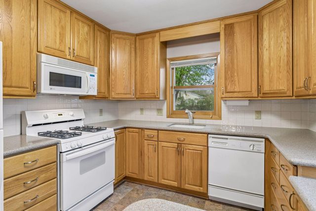 2700 W 84th Street, Bloomington, MN 55431