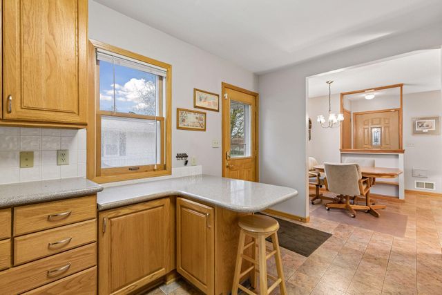 2700 W 84th Street, Bloomington, MN 55431