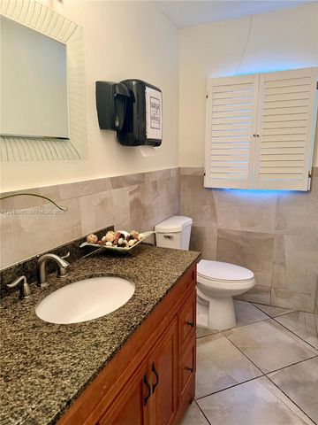 150 Westward Dr 5, Miami Springs, FL 33166