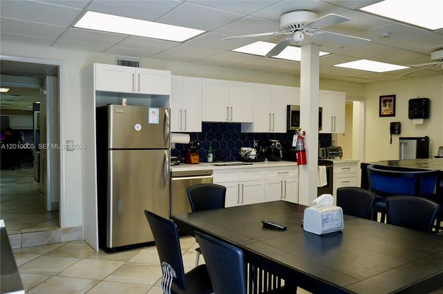 150 Westward Dr 5, Miami Springs, FL 33166