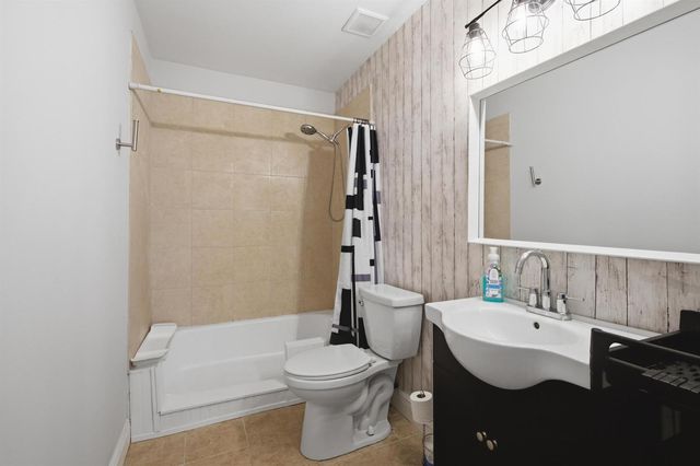 8417 NW 40th Court, Sunrise, FL 33351