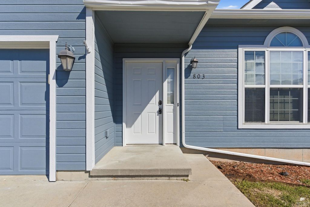 803 Sagebrush Way, Junction City, KS 66441