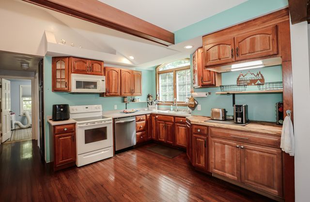 10 Kendall Pond Road, Derry, NH 03038
