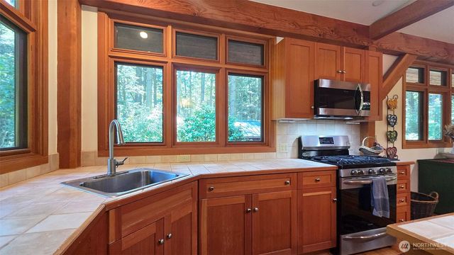 20 Eliza Road, Lopez Island, WA 98261