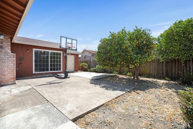 121 Yankee Jim Ct, Vallejo, CA 94589