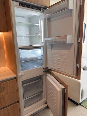 11 NE 6TH Street 2215, Miami, FL 33132