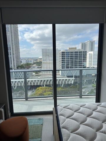 11 NE 6TH Street 2215, Miami, FL 33132
