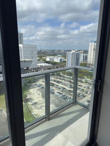 11 NE 6TH Street 2215, Miami, FL 33132
