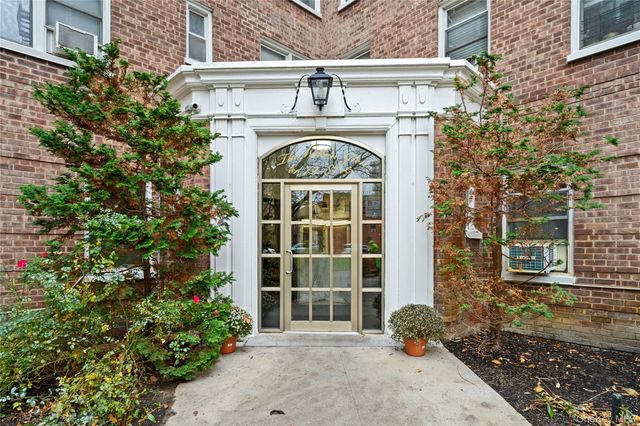 72-81 113th Street 6T, Forest Hills, NY 11375