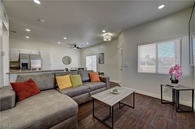 251 South Green Valley Parkway 4822, Henderson, NV 89012