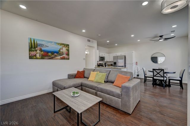 251 South Green Valley Parkway 4822, Henderson, NV 89012