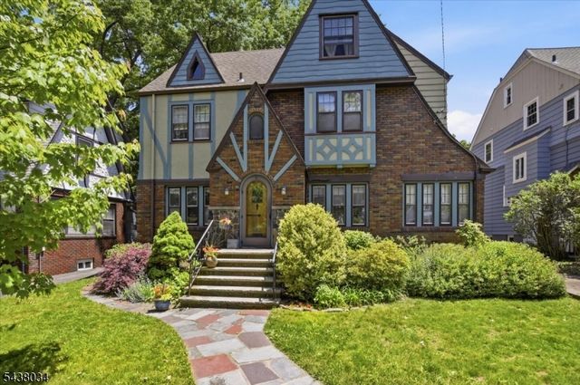 18 Burroughs Way, Maplewood Twp., NJ 07040