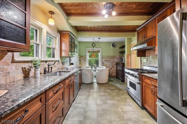 18 Burroughs Way, Maplewood Twp., NJ 07040