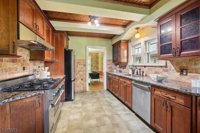 18 Burroughs Way, Maplewood Twp., NJ 07040