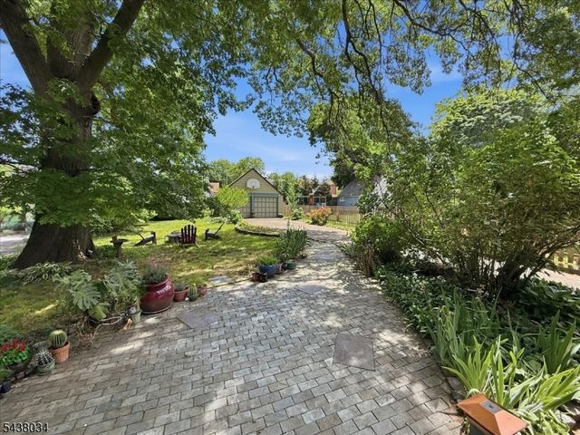 18 Burroughs Way, Maplewood Twp., NJ 07040