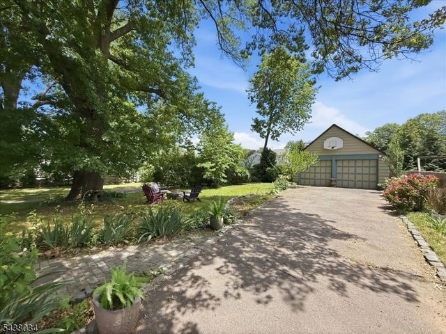 18 Burroughs Way, Maplewood Twp., NJ 07040