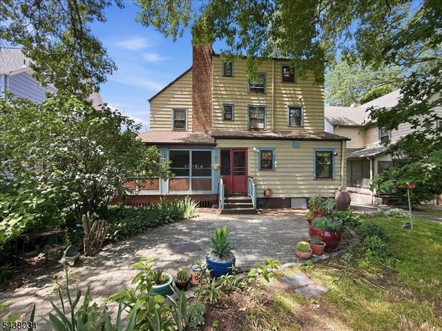 18 Burroughs Way, Maplewood Twp., NJ 07040